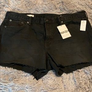 Gap 1969 slim black shorts